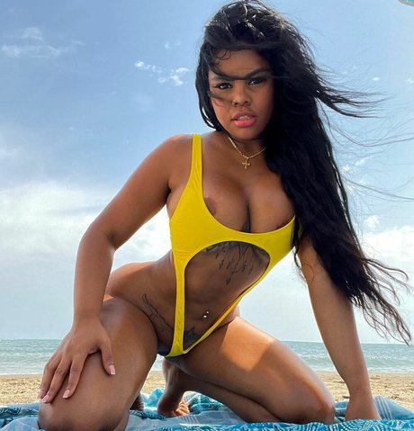 Naakte gelekte OnlyFans-foto van Rihanna Miller