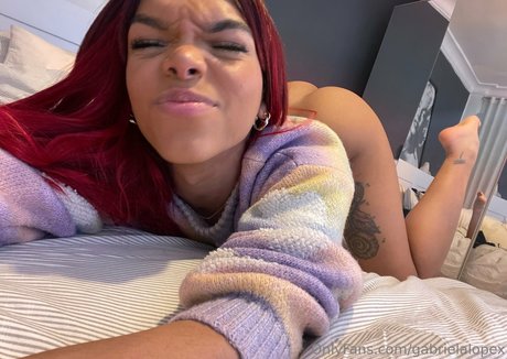 Naakte gelekte OnlyFans-foto van Gabrielalopex