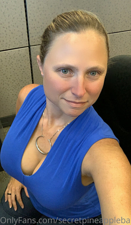 Naakte gelekte OnlyFans-foto van Secretpineapplebabe