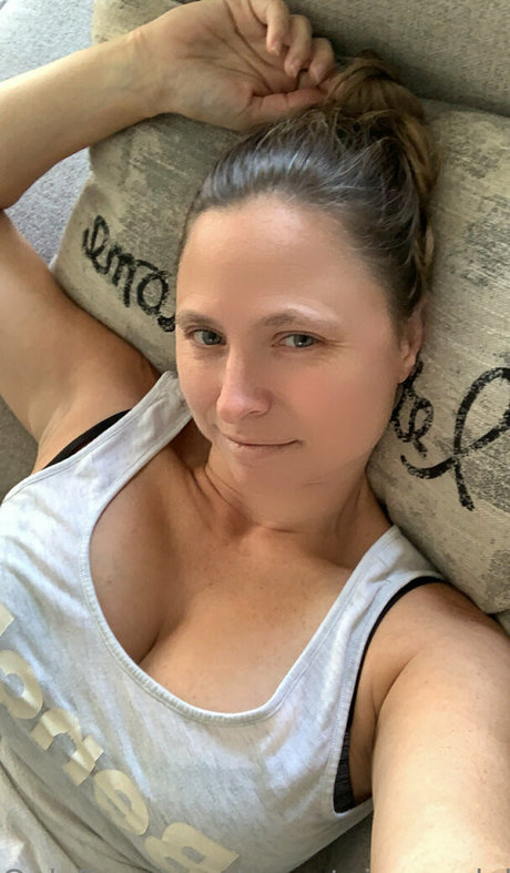 Naakte gelekte OnlyFans-foto van Secretpineapplebabe