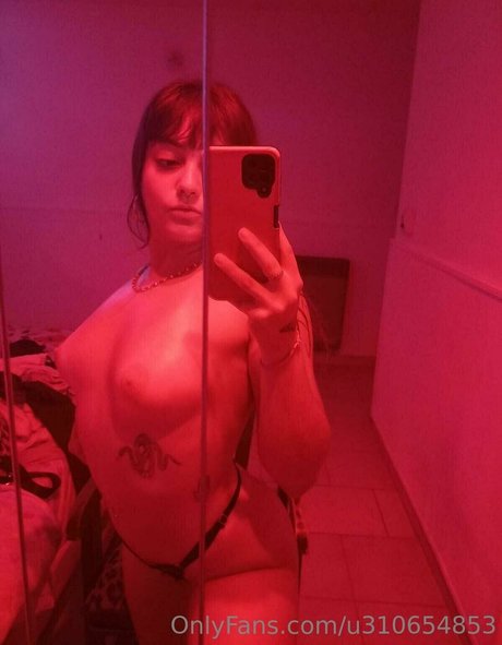 Naakte gelekte OnlyFans-foto van Vampyalicia