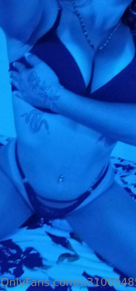 Naakte gelekte OnlyFans-foto van Vampyalicia