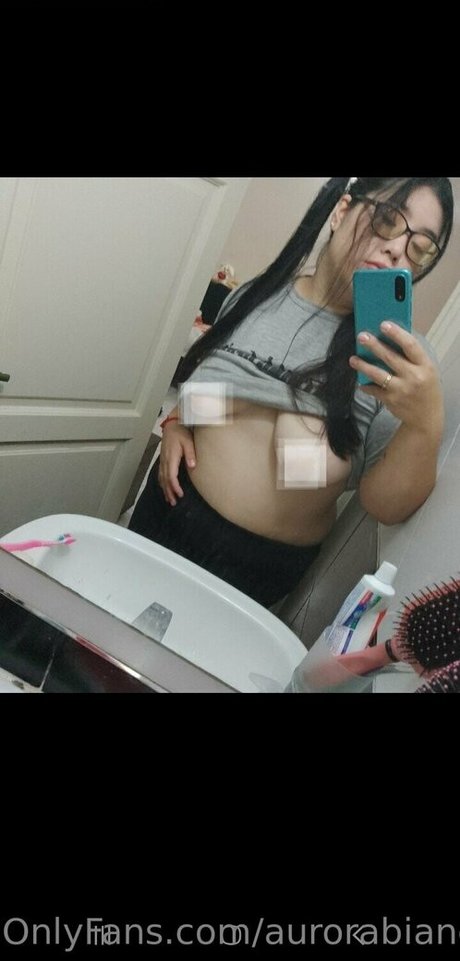 Naakte gelekte OnlyFans-foto van Aurorabianco