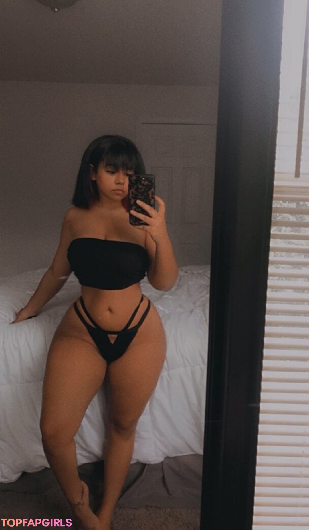 Naakte gelekte OnlyFans-foto van Trappedbydecayingearth #3 Naakte gelekte OnlyFans-foto van Trappedbydecayingearth #3