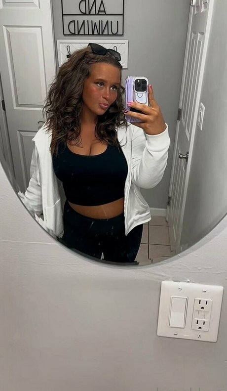 Naakte gelekte OnlyFans-foto van Brookkxoo