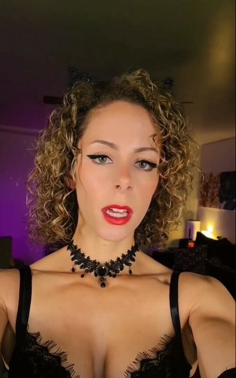 Naakte gelekte OnlyFans-foto van Itsmisscurly