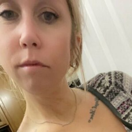 Thisgirlwheelsamputee