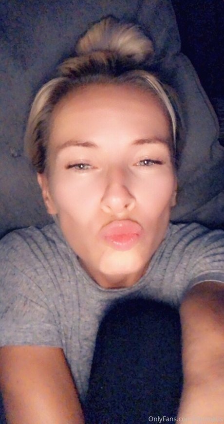 Naakte gelekte OnlyFans-foto van Loveislove01