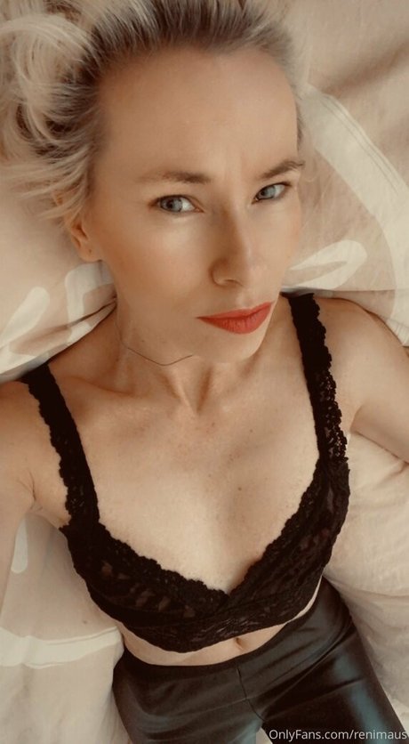 Naakte gelekte OnlyFans-foto van Loveislove01