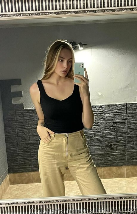 Naakte gelekte OnlyFans-foto van Callmenaomi