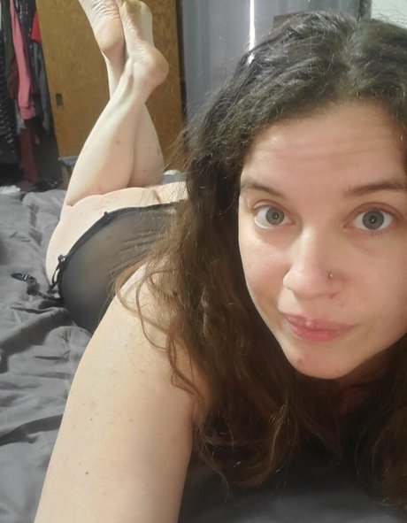 Naakte gelekte OnlyFans-foto van Prettylittlecurls