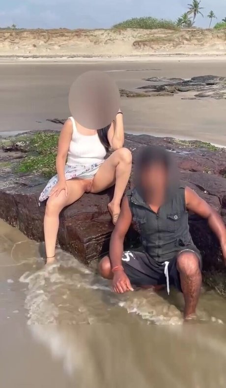 Naakte gelekte OnlyFans-foto van Sexyindianwife