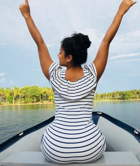 Naakte gelekte OnlyFans-foto van Sandani Fernando