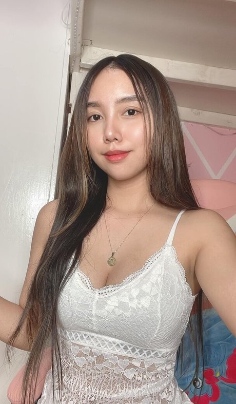 Naakte gelekte OnlyFans-foto van Ethelyn Memorando