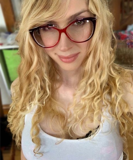 Naakte gelekte OnlyFans-foto van Baby Blue