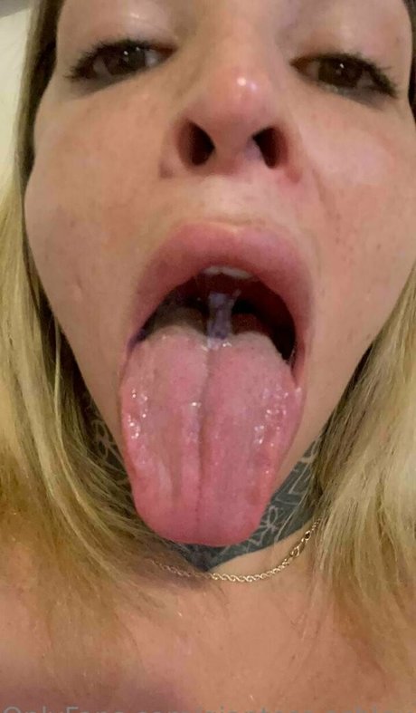 Naakte gelekte OnlyFans-foto van Giantessashley