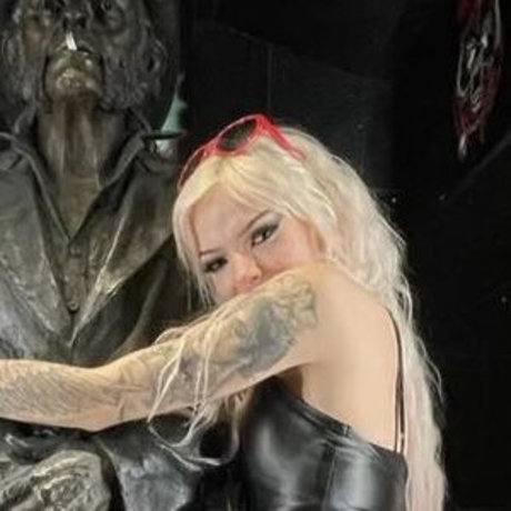 Naakte gelekte OnlyFans-foto van Sophie Storm