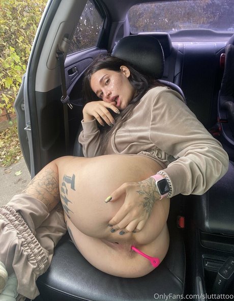 Naakte gelekte OnlyFans-foto van Tattoogirlalia