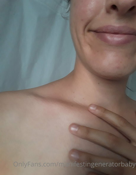Naakte gelekte OnlyFans-foto van Manifestingeneratorbaby