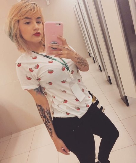 Naakte gelekte OnlyFans-foto van Riyuuka