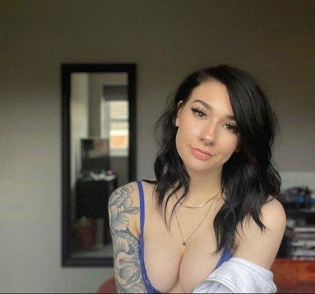 Naakte gelekte OnlyFans-foto van Emcampbell