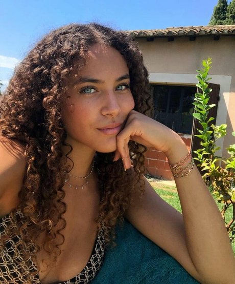 Naakte gelekte OnlyFans-foto van Illana Barry