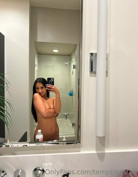 Naakte gelekte OnlyFans-foto van Temptresstay