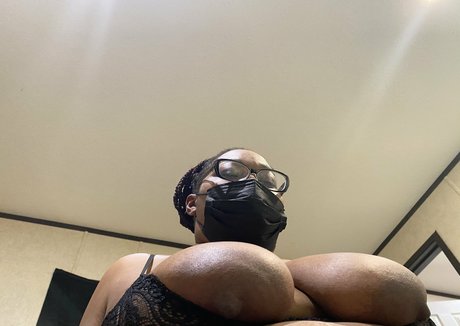 Naakte gelekte OnlyFans-foto van Lasvegasbootyqueen