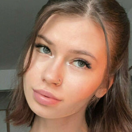 Naakte gelekte OnlyFans-foto van Nicole Kinsley