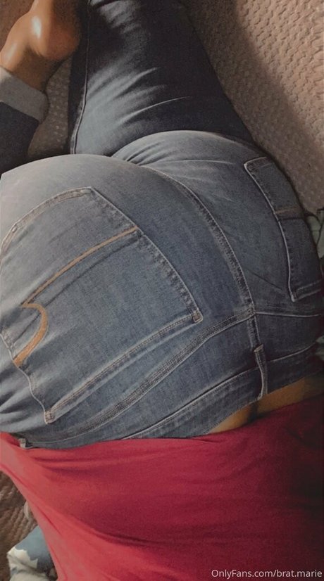 Naakte gelekte OnlyFans-foto van Bratmarie