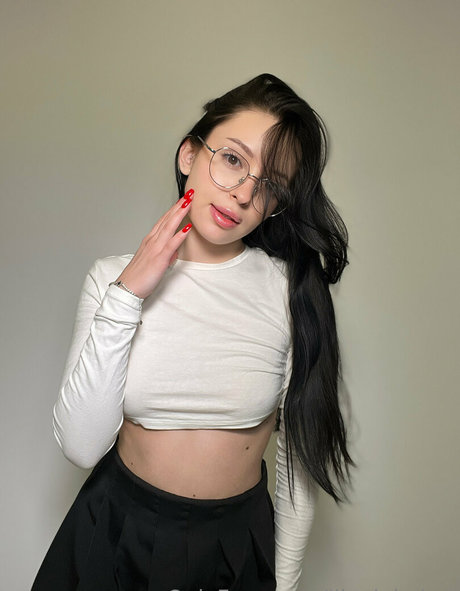 Naakte gelekte OnlyFans-foto van Lilypinkglow