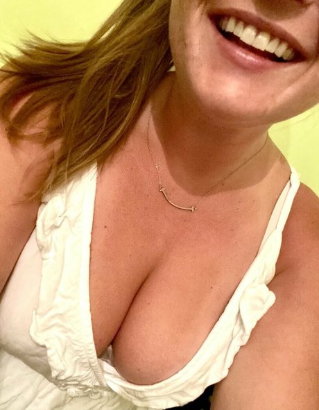 Naakte gelekte OnlyFans-foto van Rnjessicasfeetfree