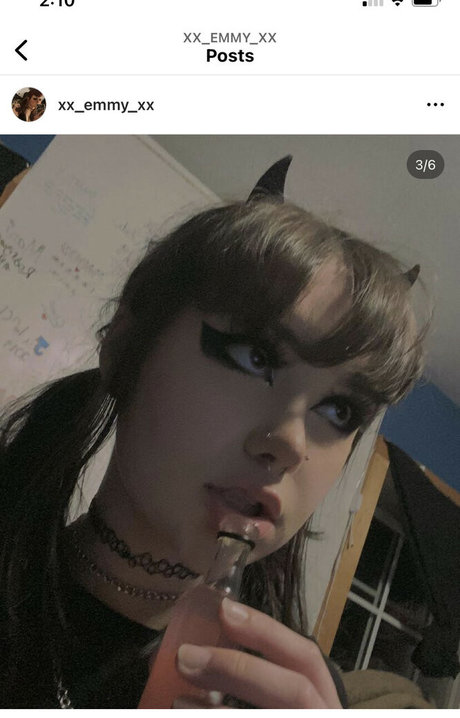 Naakte gelekte OnlyFans-foto van Xxgothbimboxx