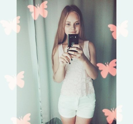 Naakte gelekte OnlyFans-foto van Emily Cutie