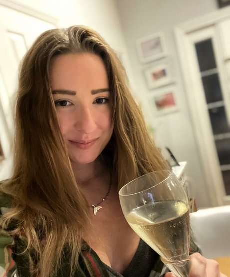 Naakte gelekte OnlyFans-foto van Krisea Marina
