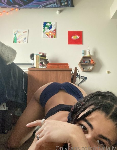 Naakte gelekte OnlyFans-foto van Chalially