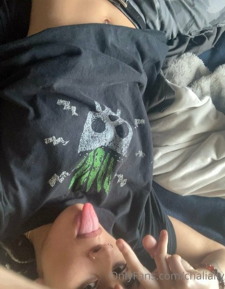 Naakte gelekte OnlyFans-foto van Chalially