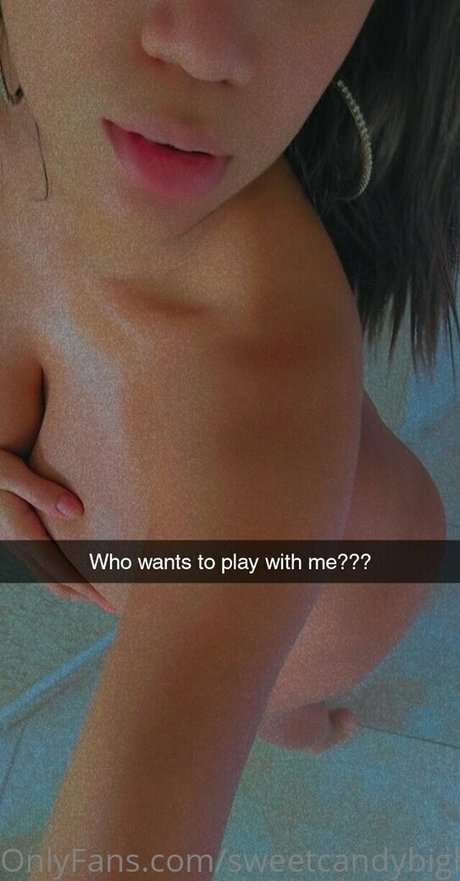 Naakte gelekte OnlyFans-foto van Sweetcandybigboobs