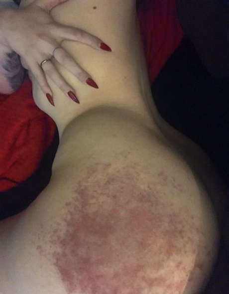 Naakte gelekte OnlyFans-foto van Mischacleomoore