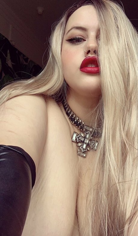 Naakte gelekte OnlyFans-foto van Badbabyprincessx