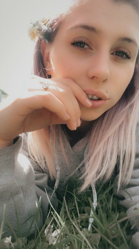Naakte gelekte OnlyFans-foto van Kayylovee