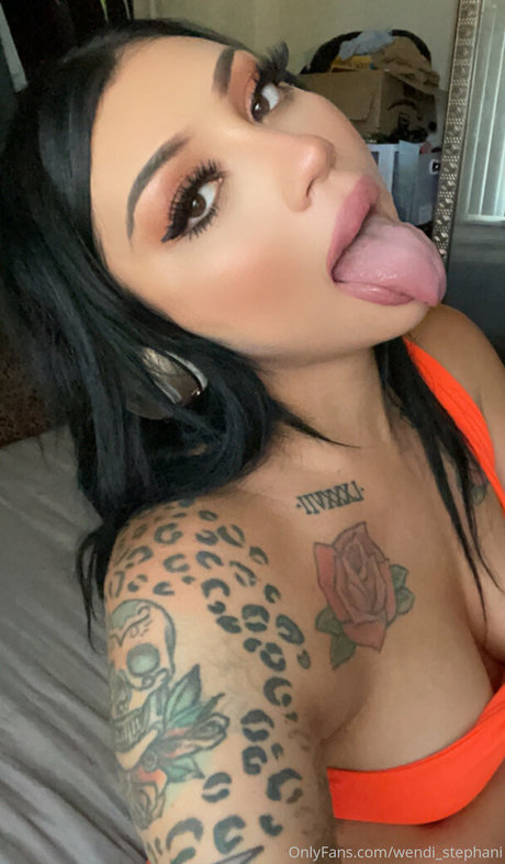 Naakte gelekte OnlyFans-foto van Wendistephani