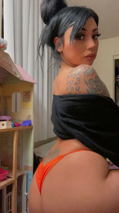 Naakte gelekte OnlyFans-foto van Wendistephani