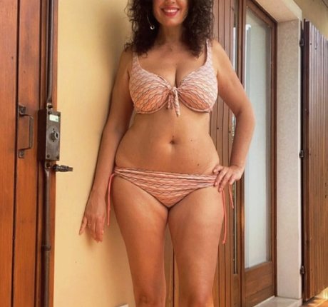 Naakte gelekte OnlyFans-foto van Rossana Doria