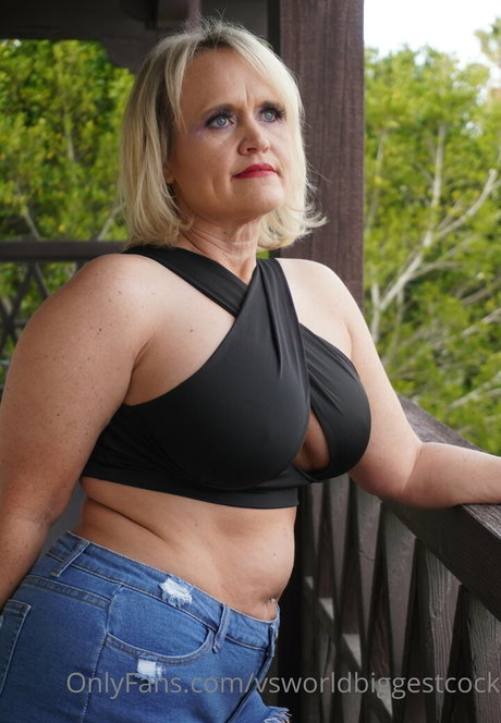 Naakte gelekte OnlyFans-foto van Vsworldbiggestcock