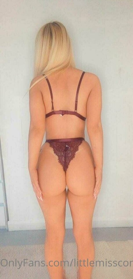 Naakte gelekte OnlyFans-foto van Littlemissconnie