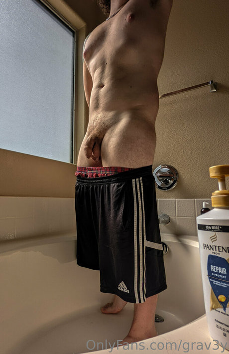 Naakte gelekte OnlyFans-foto van Grav3y