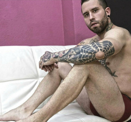 Naakte gelekte OnlyFans-foto van Animalbeetle