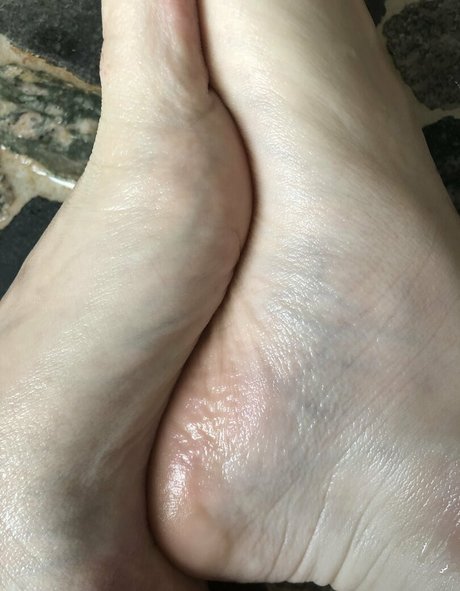 Naakte gelekte OnlyFans-foto van Cutewebbies