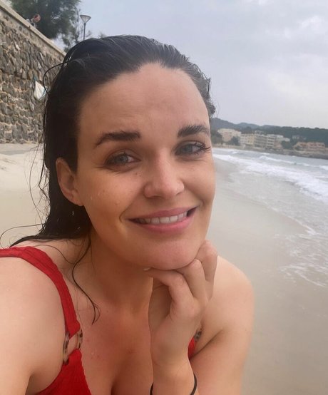 Naakte gelekte OnlyFans-foto van Laura Winter